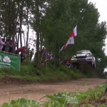 La Ford Fiesta WRC de Tanak les 4 roues en l'air