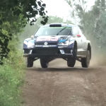 Une Volkswagen Polo R WRC en l'air