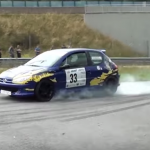 Une Peugeot 206 en difficulté au freinage