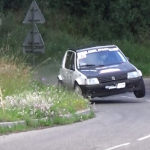 Une Peugeot 205 après un choc