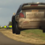 Une Volkswagen Polo R WRC les 4 roues en l'air