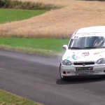 Une Opel Corse en glisse