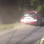 Une Peugeot 207 S2000 pendant un crash