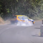Une Clio qui rate son virage