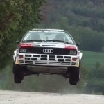 une Audi Quattro les 4 roues en l'air