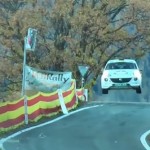 Une Fiat Abarth 500 sur la bosse