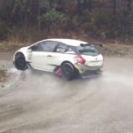La Peugeot 208 T16 en glisse dans une épingle