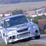 La Mitsubishi pendant le passage