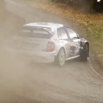 Une Skoda Fabia WRC en glisse