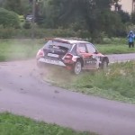 Une Skoda Fabia R5 dans une grosse corde