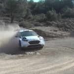 La Ford Fiesta WRC en glisse dans une épingle